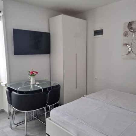 Apartments And Room Vela 센 외부 사진