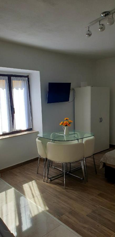 Apartments And Room Vela 센 외부 사진