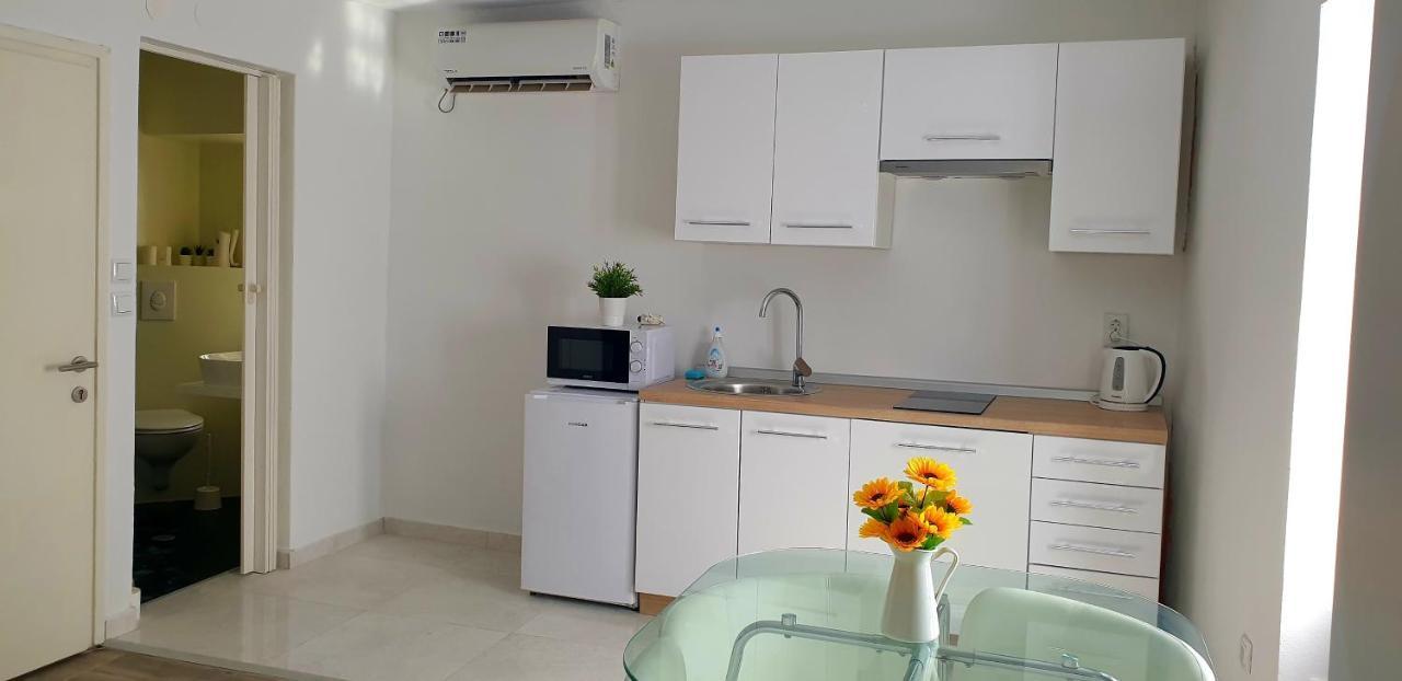 Apartments And Room Vela 센 외부 사진