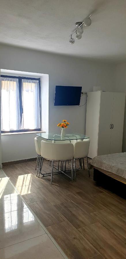 Apartments And Room Vela 센 외부 사진