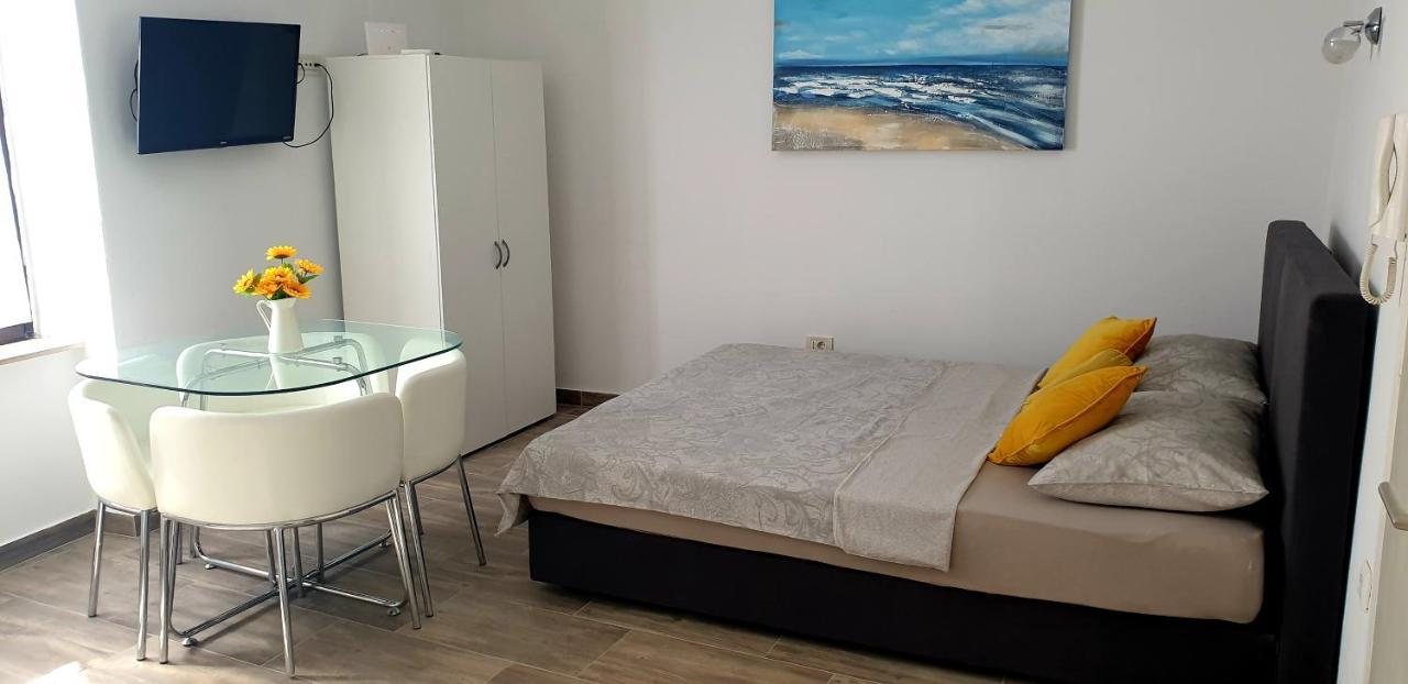 Apartments And Room Vela 센 외부 사진