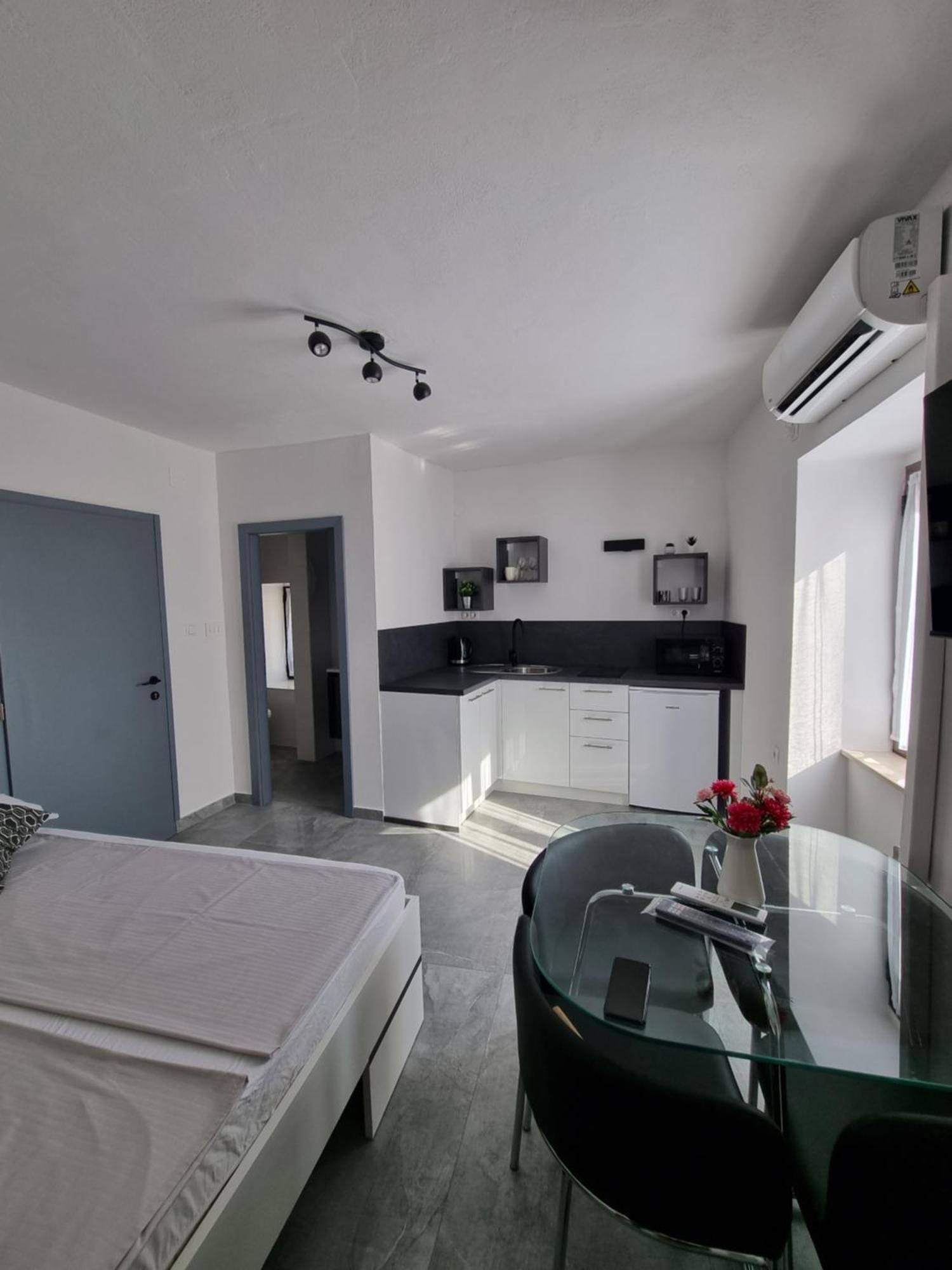 Apartments And Room Vela 센 객실 사진