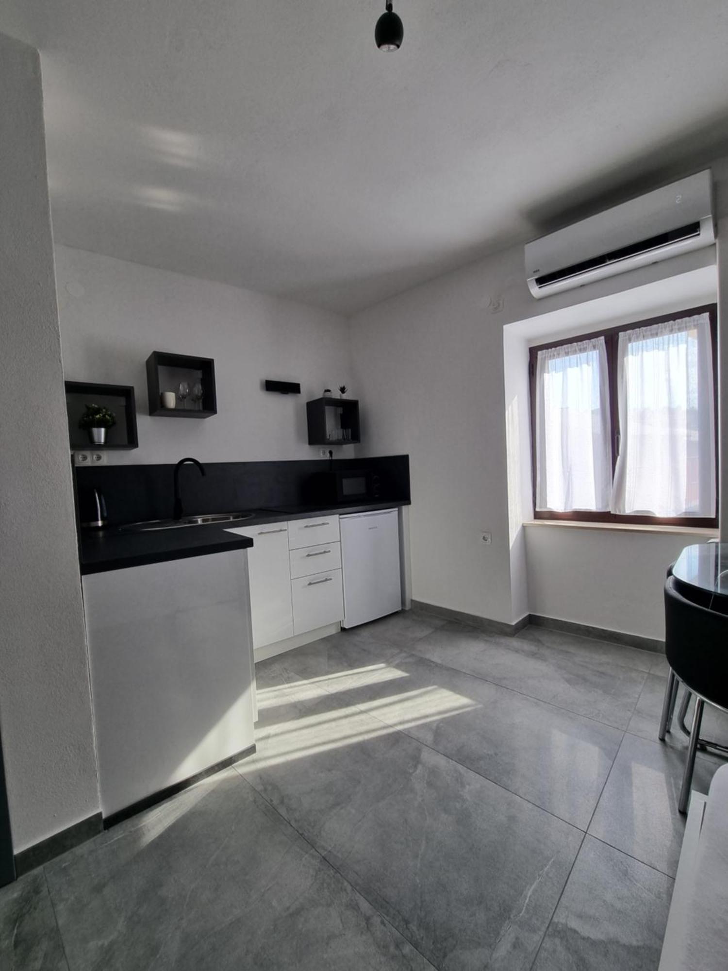 Apartments And Room Vela 센 외부 사진